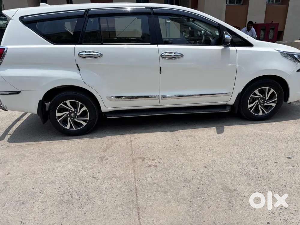 Toyota Innova Crysta 2022 Diesel 32000 Km Driven