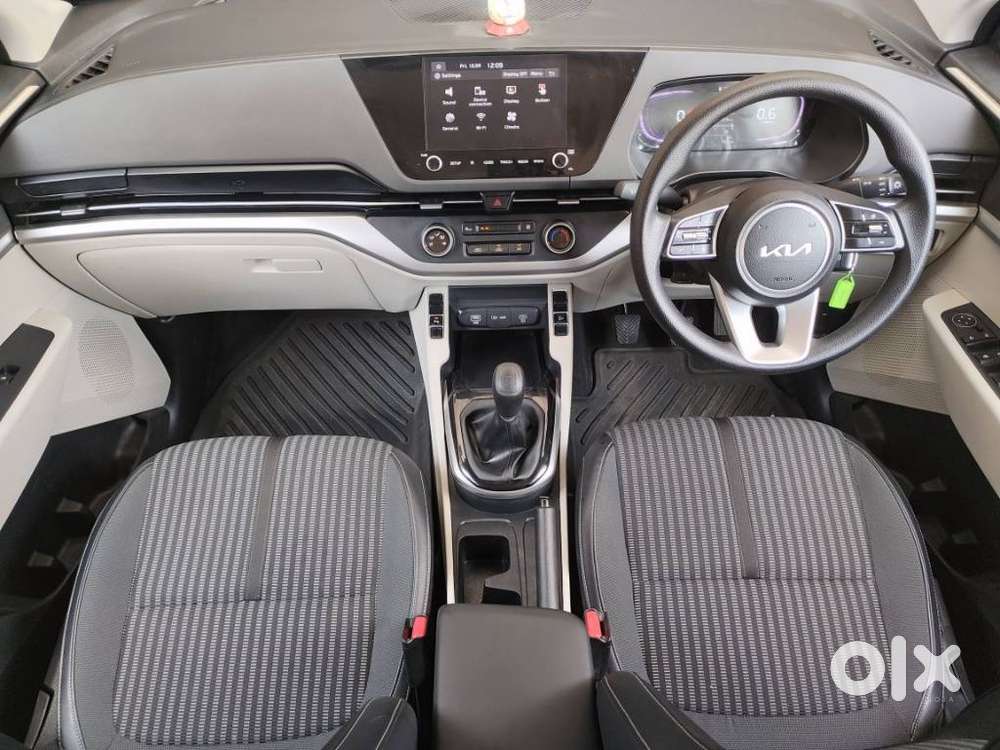 Kia Carens, 2023, Petrol