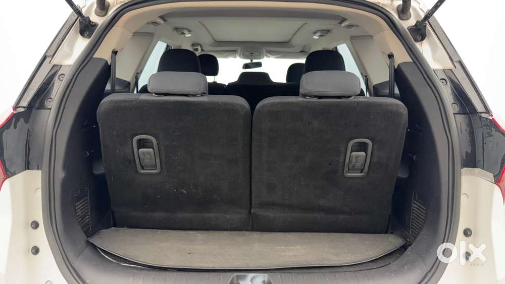 Mahindra Xuv700 2.0 Ax 5 Petrol Mt 7 Str, 2024, Petrol
