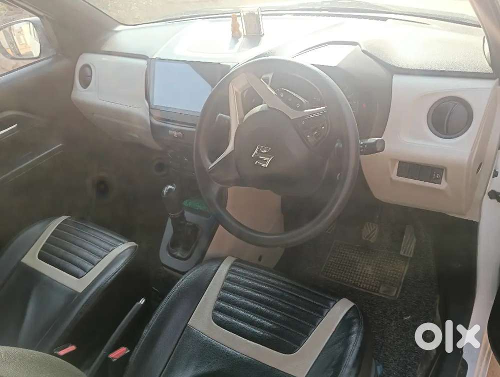 इस गाड़ी में Lcd और Back Camera लगा हुआ है और बढ़िया स्थिति में है