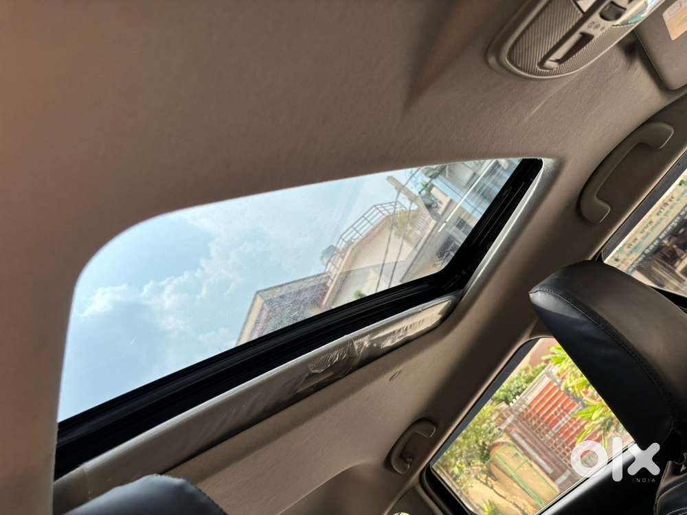 Maruti Suzuki Brezza Zxi Smart Hybrid With Sunroof Only 11000 Km