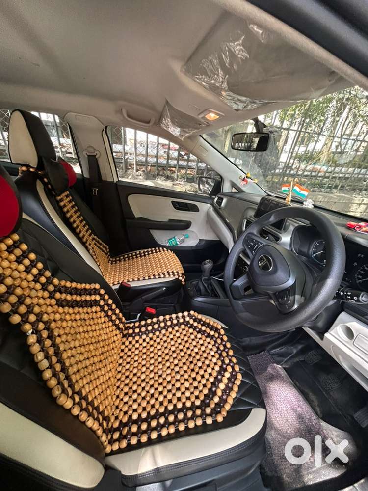 Tata Altroz Petrol 2024