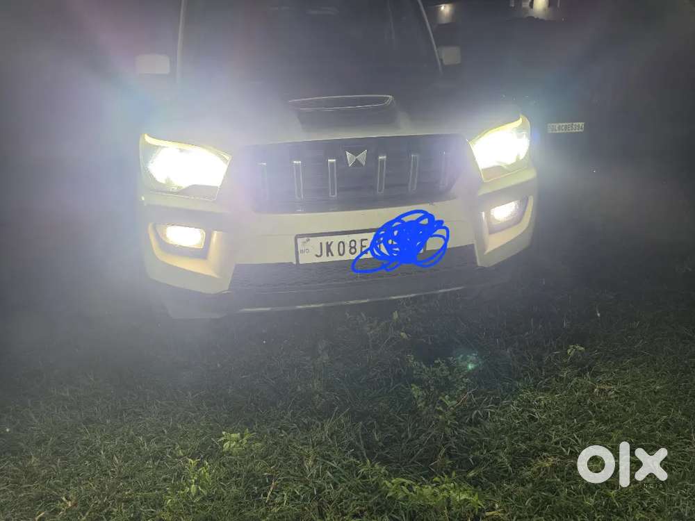 Mahindra Scorpio S10 2015