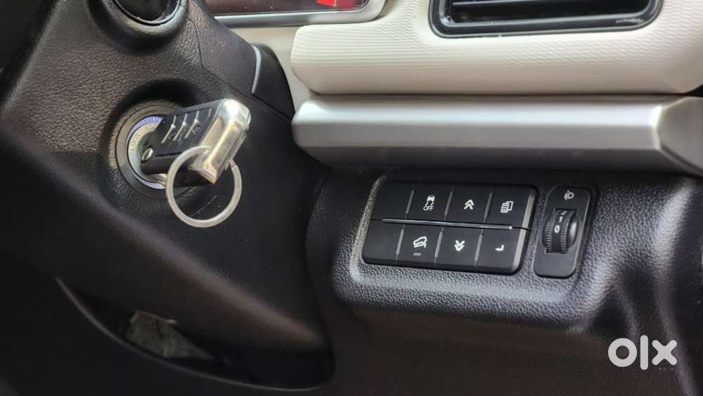 Mahindra Xuv700 2.0 Ax 5 Petrol At Str, 2022, Petrol