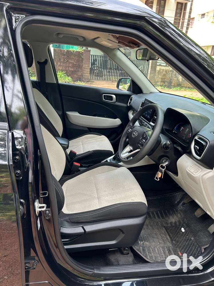 Hyundai Venue 2025/1.3 Year Warranty/less Km/ Fully Serviced