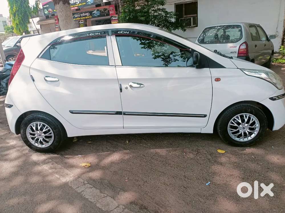 Hyundai Aura 2016 Petrol Well Maintained
