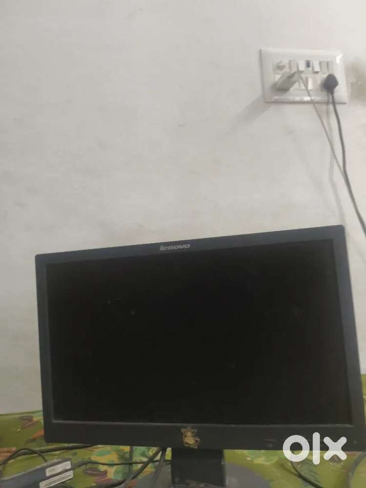 Lenovo D186WA &ndash; 18.5 Inch LCD Monitor and HP ProDisplay P19A &ndash; 19 Inch