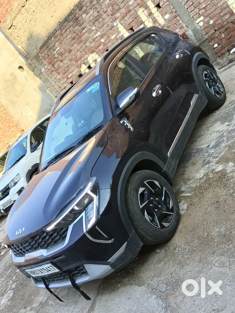 Brand New Car Hai Polotyene Bhi Nhi Utri Abhi