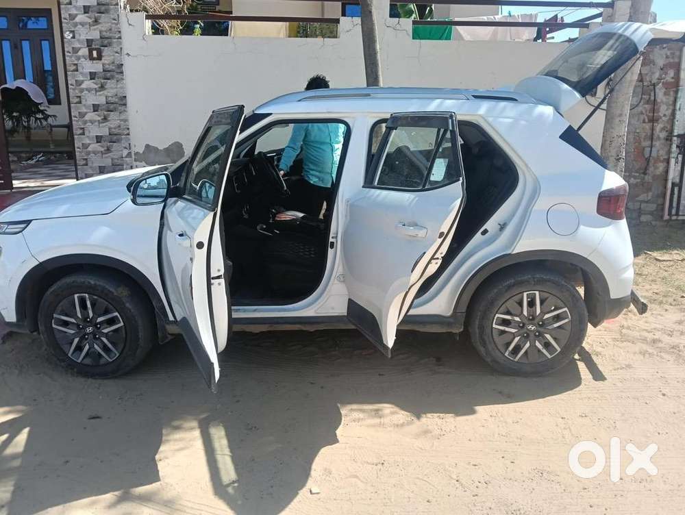 Hyundai Venue 2022 Petrol 55000 Km Driven