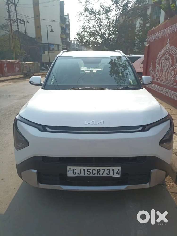 Kia Carens Clavis 2025 Diesel Well Maintained