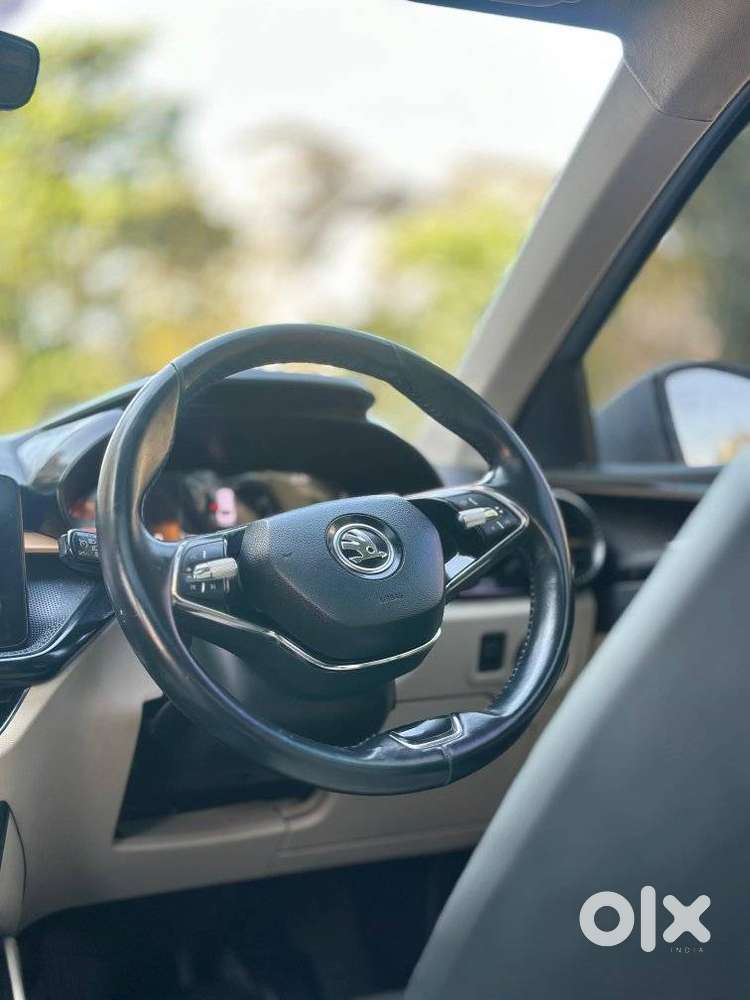 Skoda Slavia 1.0 Tsi Style At, 2023, Petrol