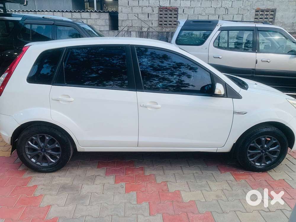 Ford Figo, 2015, Petrol