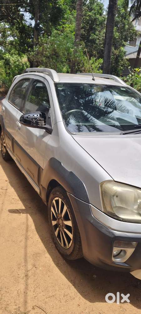 Toyota Etios Cross, 2016