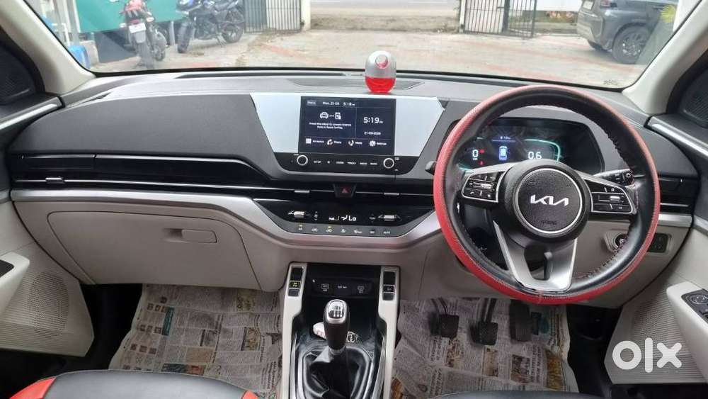 Kia Carens, 2024, Petrol