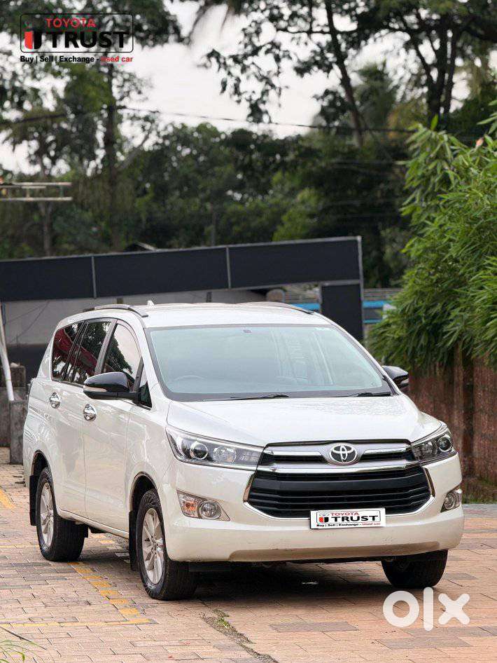 Toyota Innova Crysta 2.4 V, 2016, Diesel