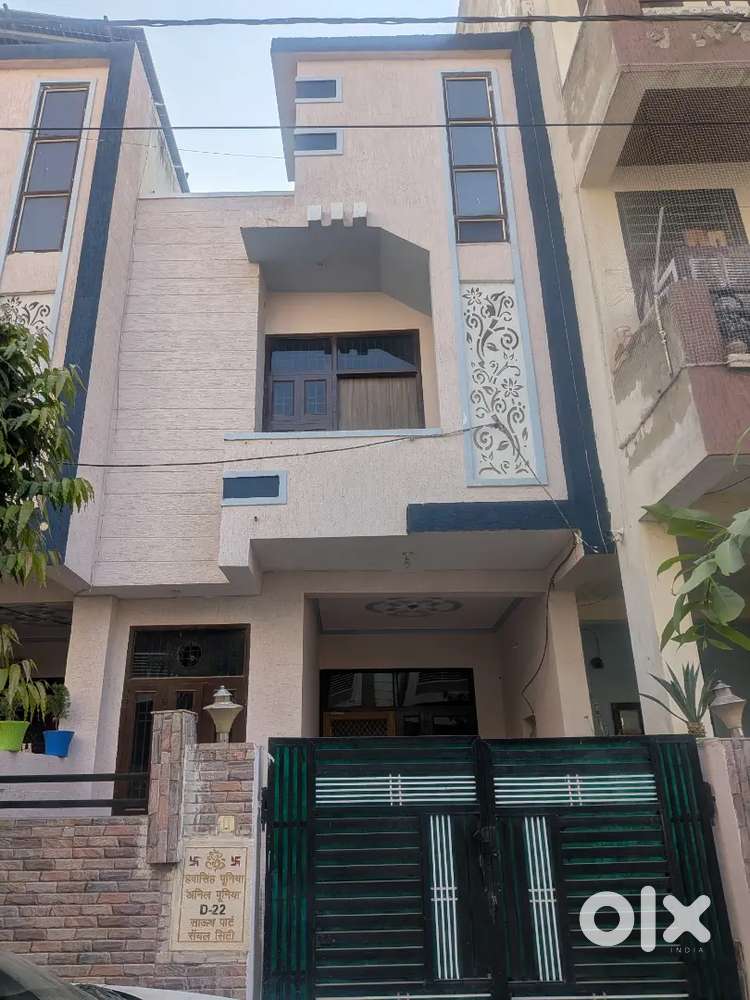 यह एक बहुत बढ़िया प्रॉपर्टी है। यह एक इंडिपेंडेंट विला है, पूरी तरह से
