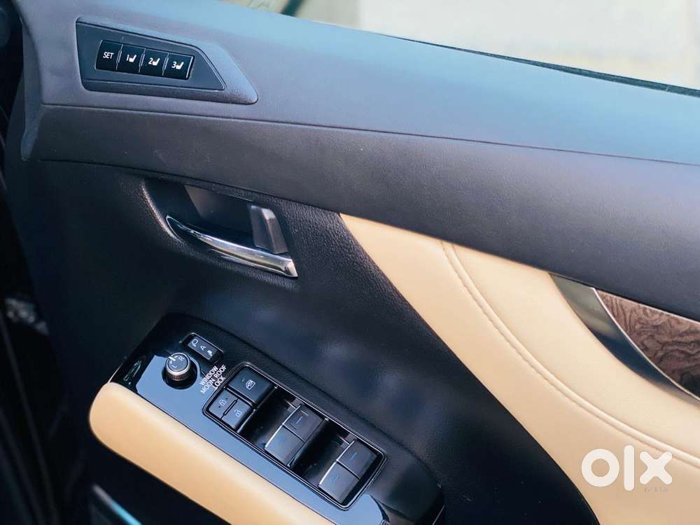 Toyota Vellfire Vip – Executive Lounge, 2023, Petrol