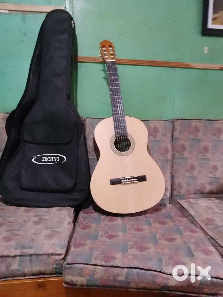 Yamaha classical guitar