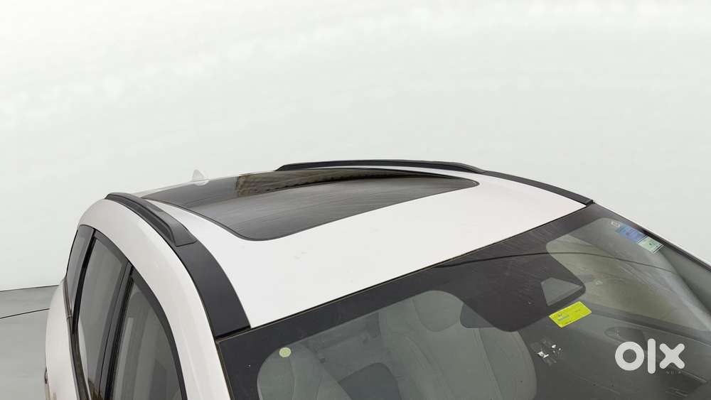 Mahindra Xuv700 2.0 Ax 7 Petrol Mt Str, 2023, Petrol