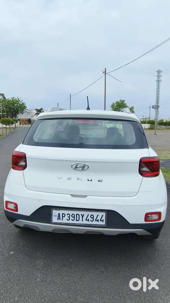 Hyundai Venue 2020 Petrol Well Maintained