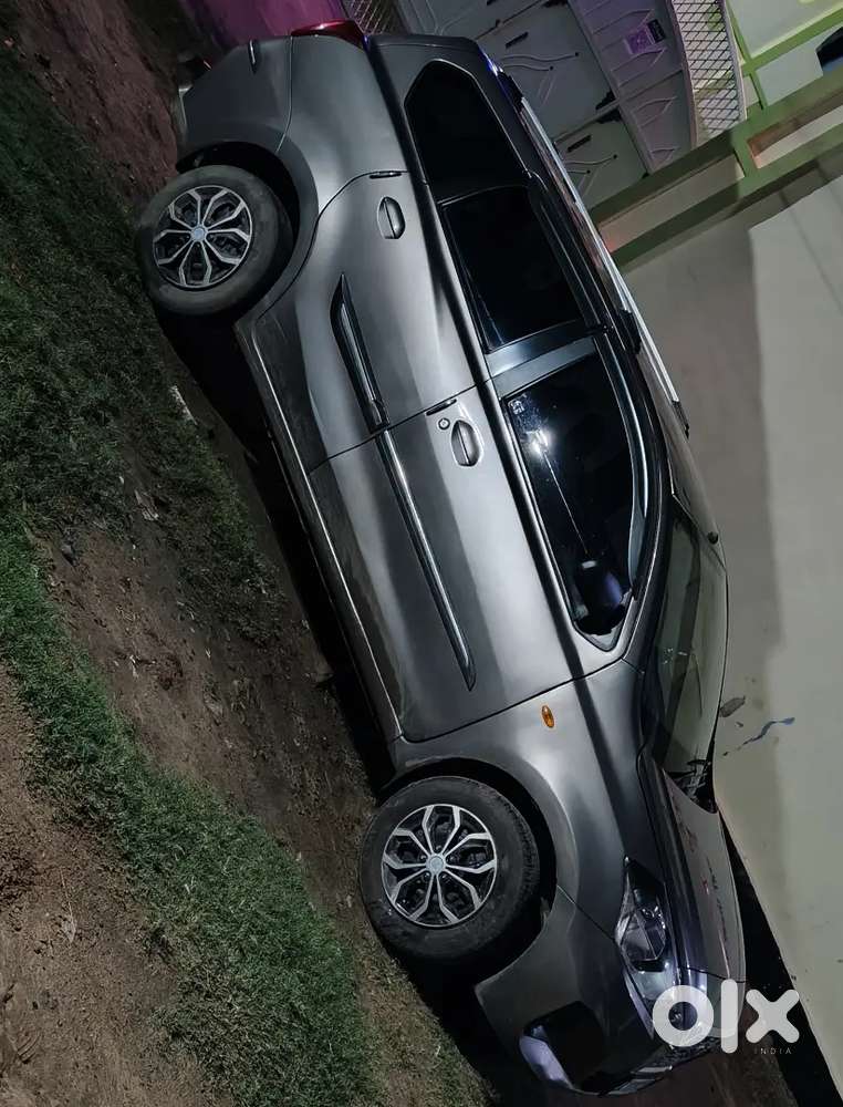 Car Bilkul New Condition Me Hai 7 Seater Haibilkul Smooth Drive Hia