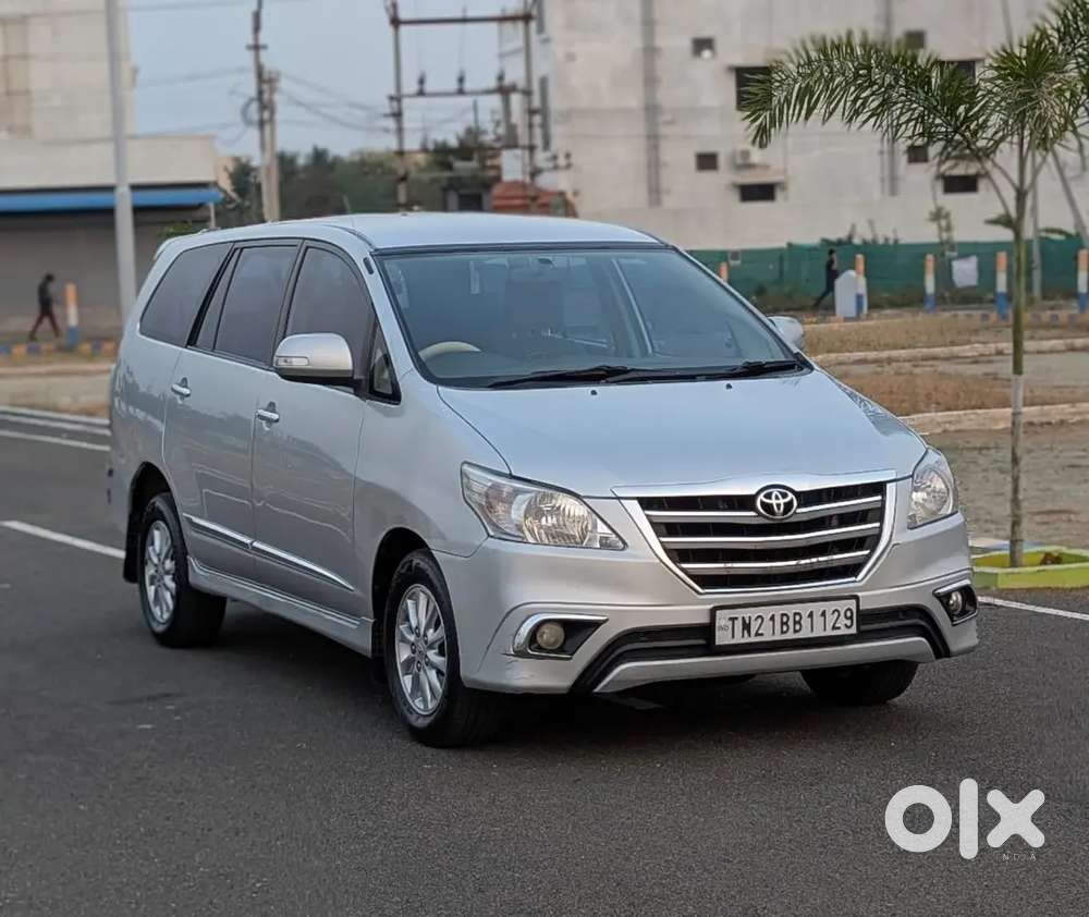 Toyota Innova 2014 Diesel, Proper Company Service Record.