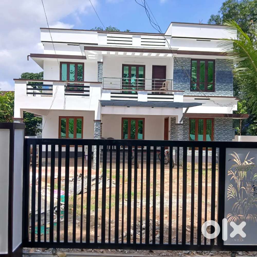 Aluva Manakkapadi,10cent,5bedroom,2320sqft
