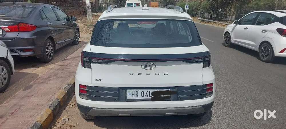 Hyundai Venue 2023 Petrol Well Maintained With Service Record