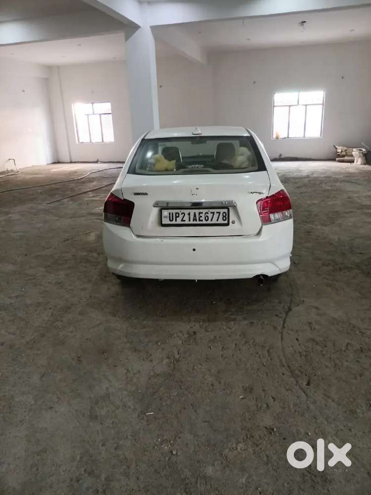 Honda City 2010 Cng & Hybrids 80000 Km Driven,tayar Is Good,