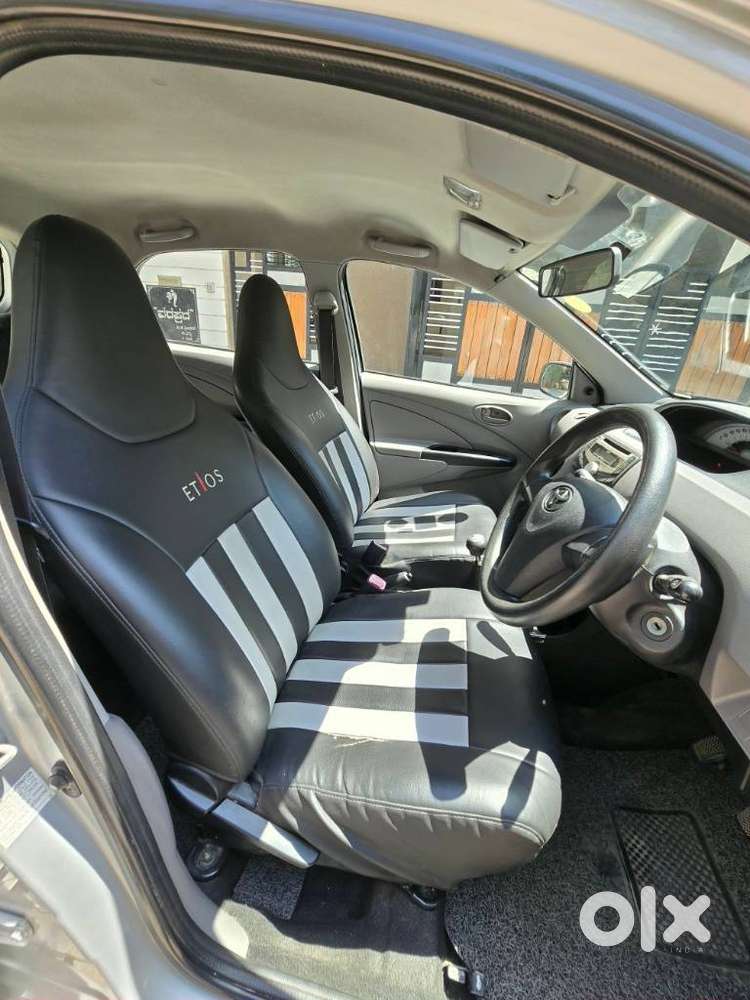 Toyota Etios Liva 2011-2012 G, 2011, Petrol