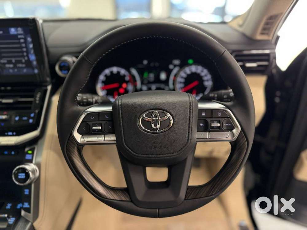 Toyota Land Cruiser Zx Petrol, 2025, Petrol