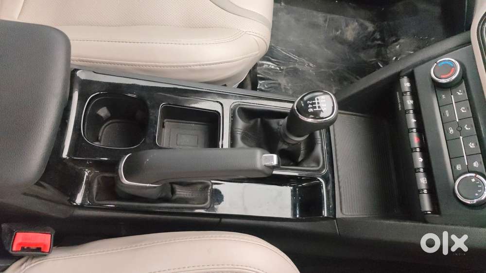 Mahindra Xuv700 2.0 Ax 5 Petrol Mt Str, 2023, Petrol