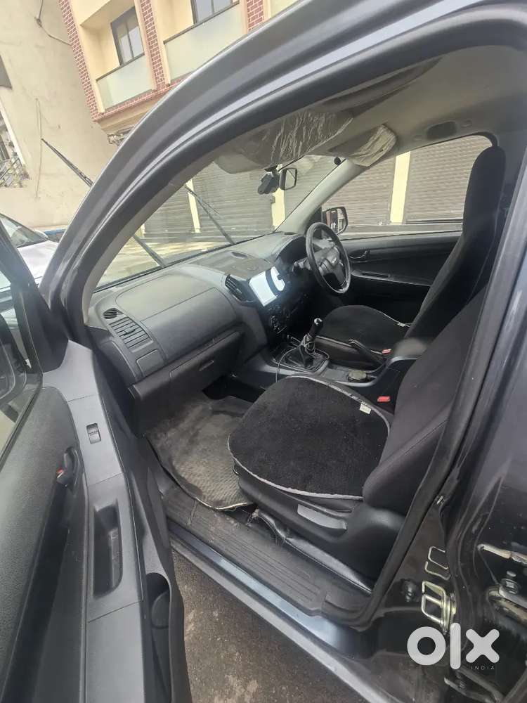 Isuzu D Max Scab