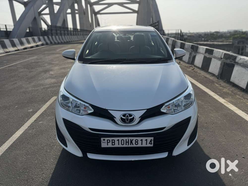 Toyota Yaris J Cvt, 2020, Petrol