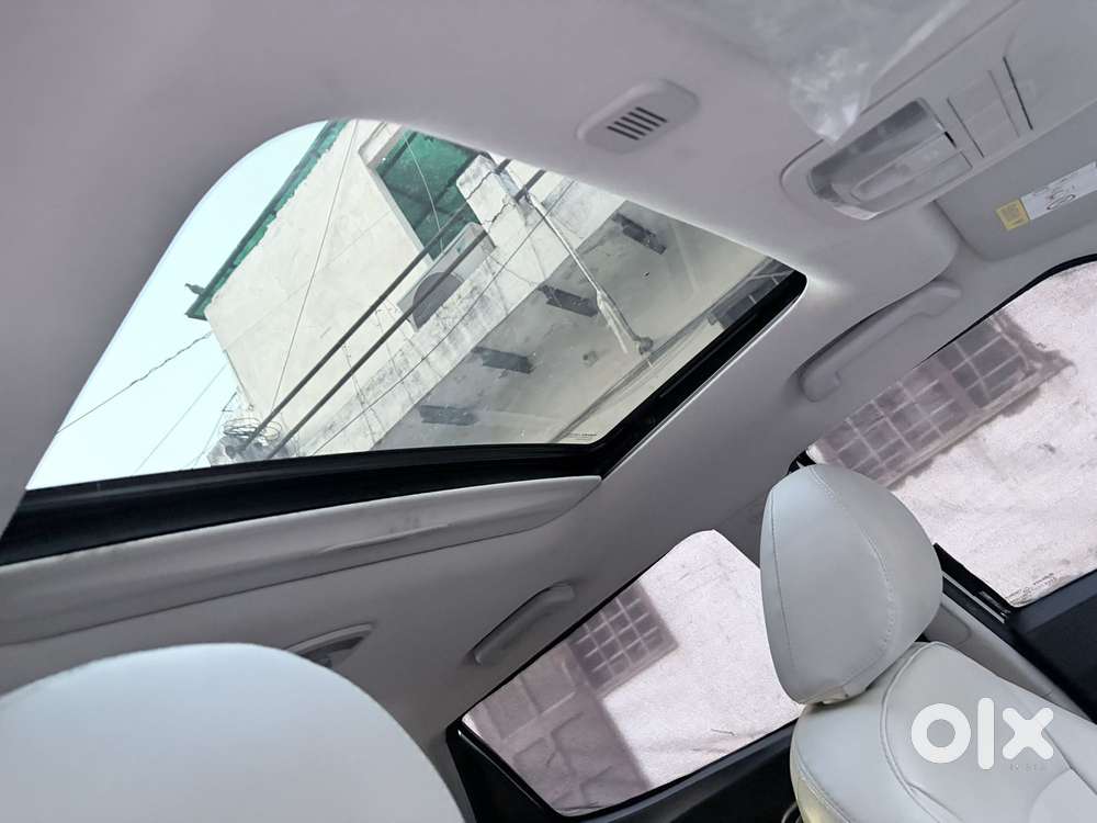 Mahindra Xuv300 W8 (o) 1.5 Diesel Amt, 2022, Diesel
