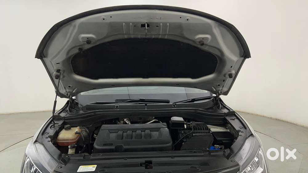 Mahindra Xuv700 2.2 Ax 5 Diesel At Str, 2022, Diesel