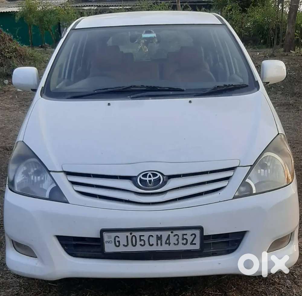 Toyota Innova 2.5  2010