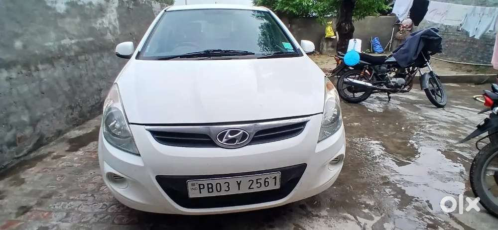 Urgent Sale Good Condition Car, I 20 Sportz 2011 Passing 2031 Takk