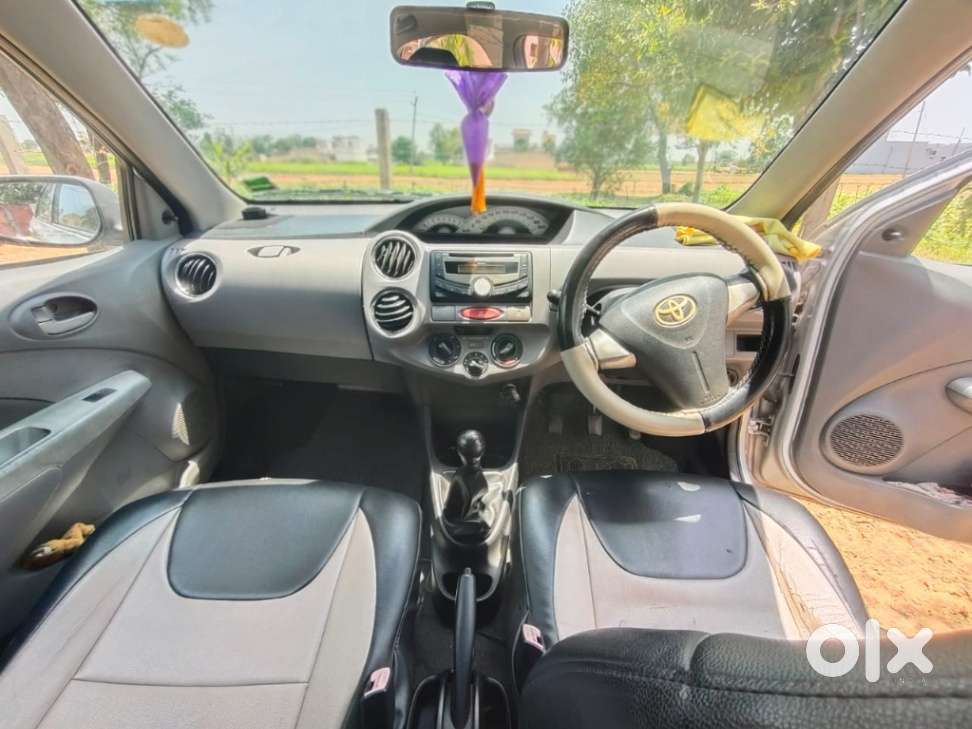 Toyota Etios V, 2011, Petrol