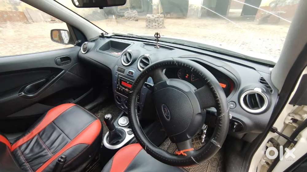 Ford Figo Petrol 2015