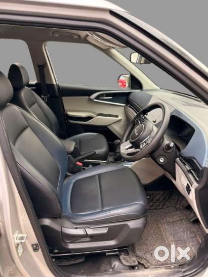 Kia Carens G 1.5 6mt Premium (o) 7-seater, 2024, Petrol