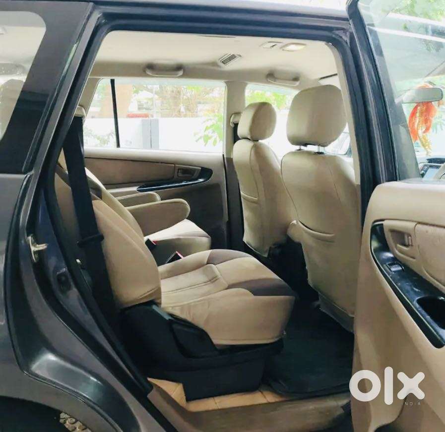 Toyota Innova 2.5 Gx (diesel) 7 Seater Bs Iv, 2015, Diesel