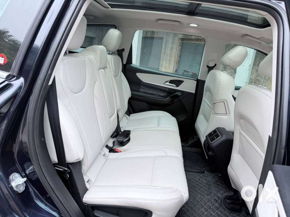Mahindra Xuv700 2.2 Ax 7 Diesel Mt Luxury Pack Str, 2023, Diesel