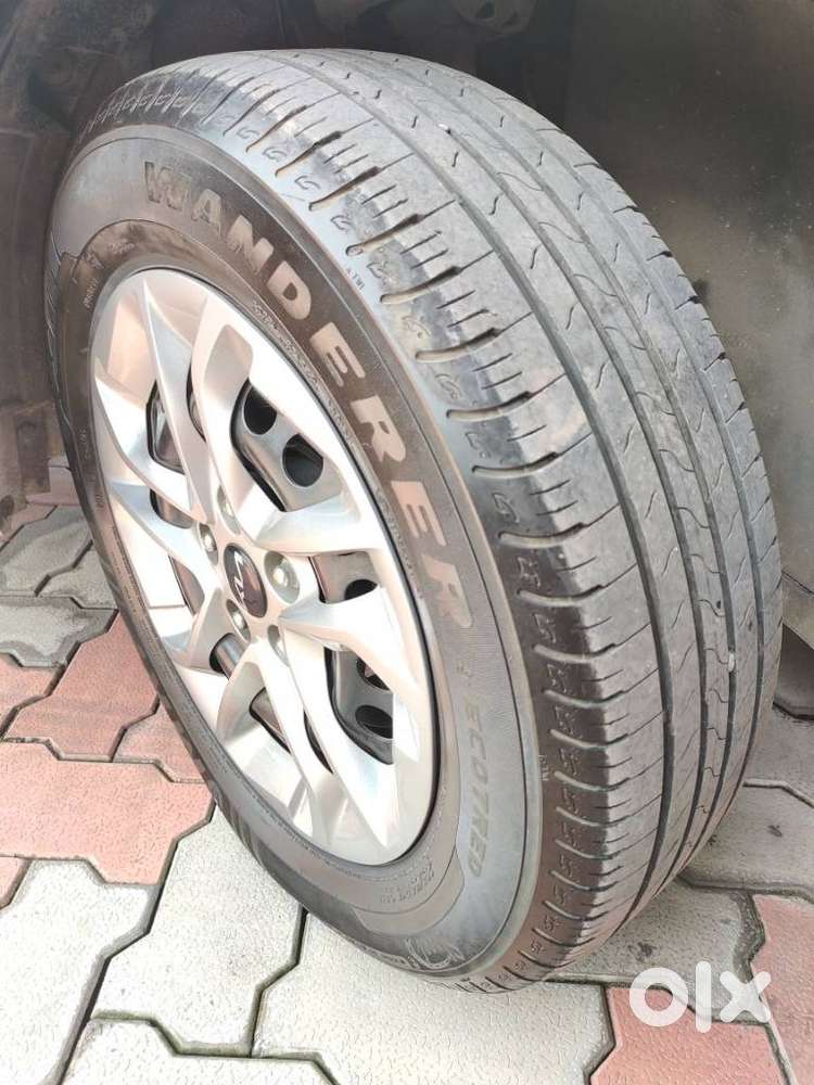 Kia Carens, 2022, Petrol
