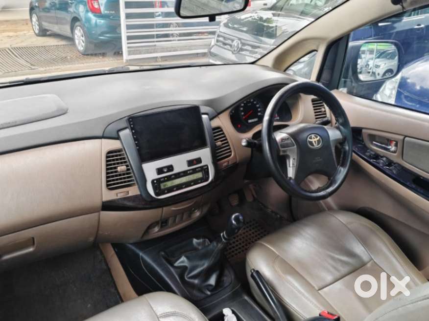 Toyota Innova 2004-2011 2.5 V Diesel 8-seater, 2015, Diesel