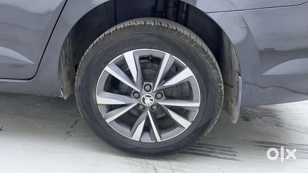 Skoda Slavia Style 1.0l Tsi Mt, 2023, Petrol