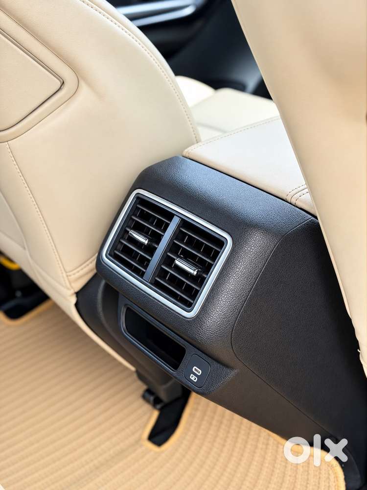 Mahindra Xuv700 2.0 Ax 7 Petrol At Str, 2021, Petrol