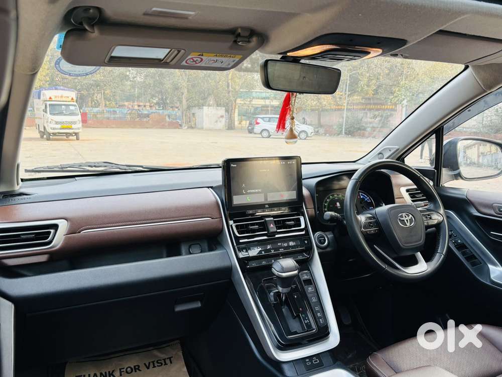 Toyota Innova Hycross