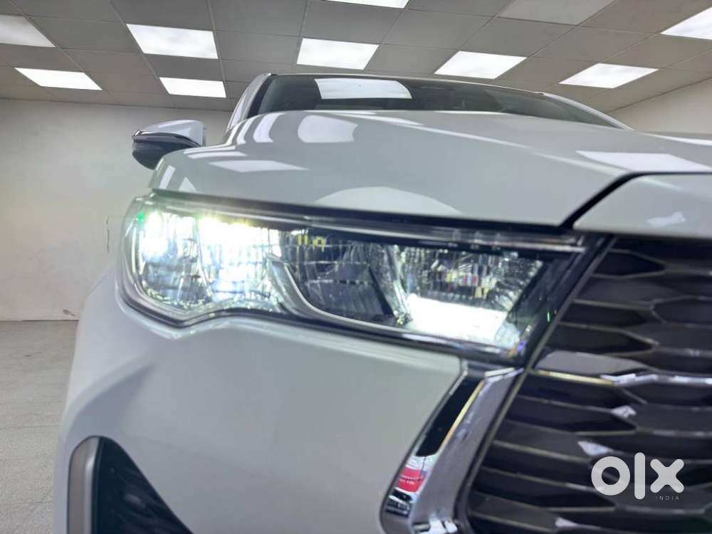 Toyota Innova Hycross 2.0 Zx (o) Hybrid 7 Str, 2025, Petrol