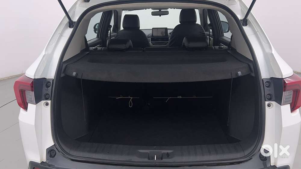 Honda Elevate V Mt, 2023, Petrol